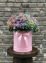Цветочная композиция из Гипсофила и Розы в шляпной коробке в Онохой