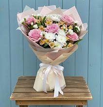 Букет цветов из:  Гвоздики, Орхидеи и Розы в Онохой