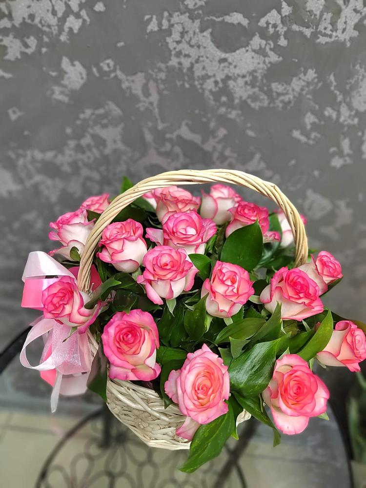 Цветочная композиция из Розы в корзине в Онохой