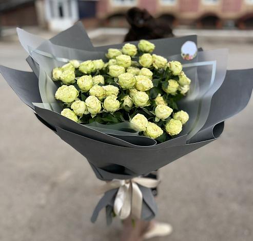 Букет Белые кустовые розы Солинеро в Онохой