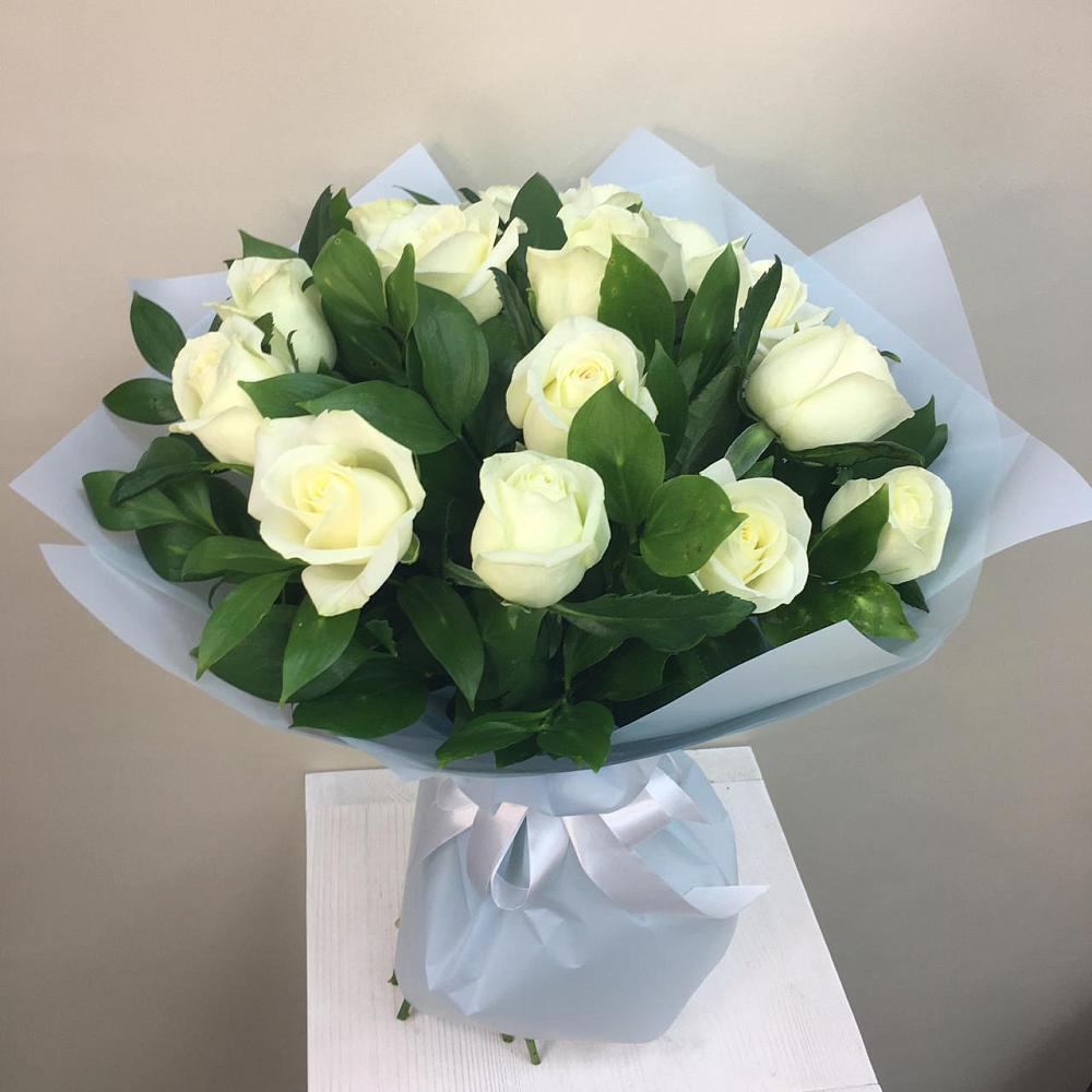 Букет 15 Белых роз Проуд в Онохой
