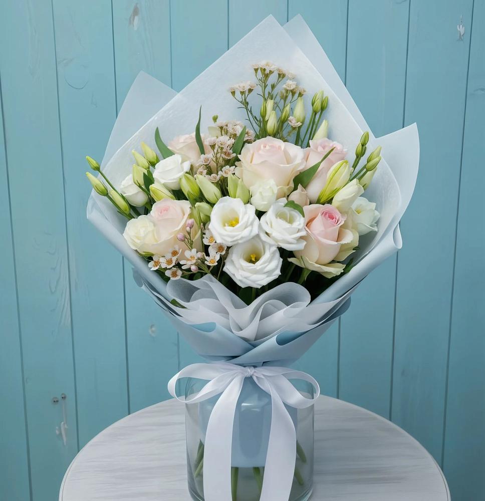 Букет цветов из: Розы и Лизиантусы в Онохой