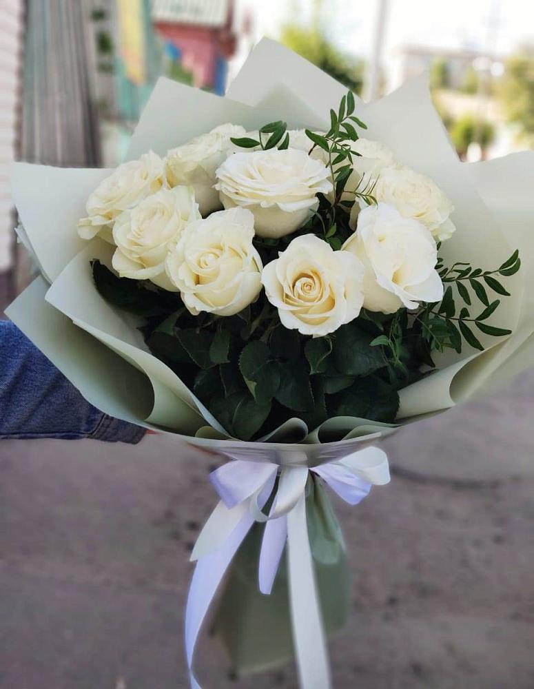 Букет Белые розы Проуд в Онохой