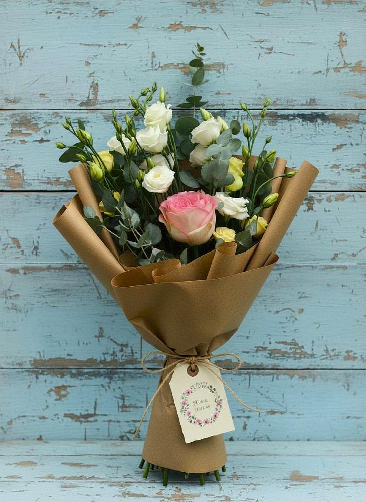 Букет цветов из: Розы и Лизиантусы в Онохой