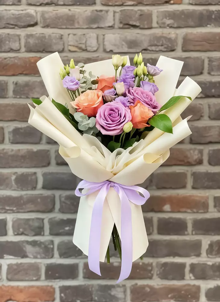 Букет цветов из: Лизиантусы и Розы в Онохой