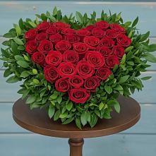 Цветочная композиция из Розы в виде сердца в Онохой