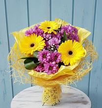 Букет цветов из:  Хризантемы и Герберы в Онохой