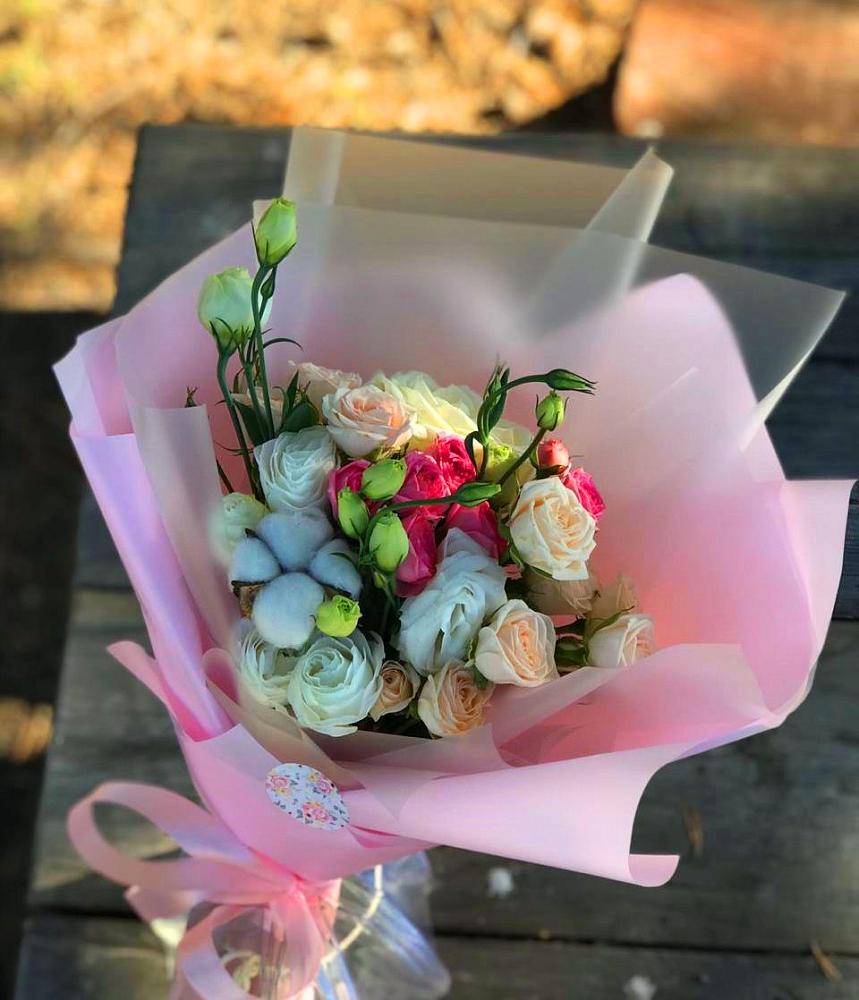 Букет цветов из: Розы и Лизиантусы в Онохой