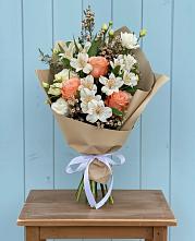 Букет цветов из:  Альстромерии, Лизиантусы, Розы и Хризантемы в Онохой