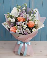 Букет цветов из:  Лизиантусы, Розы, Альстромерии и Гипсофила в Онохой