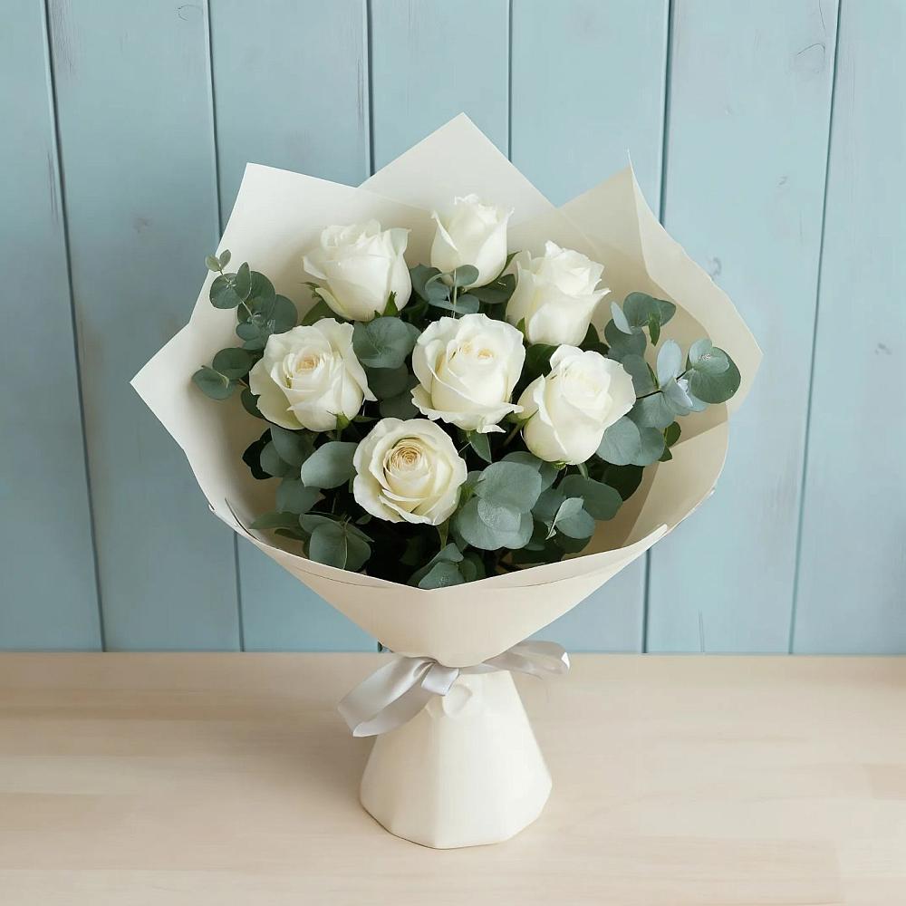 Букет Белые розы в Эвкалипте в Онохой
