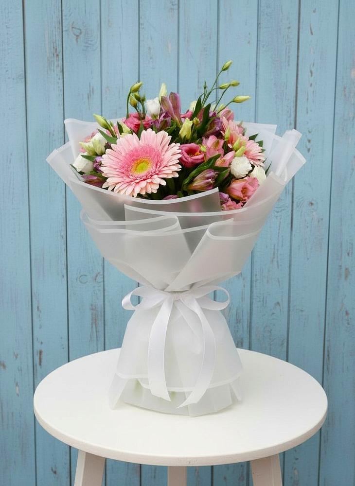 Букет цветов из: Герберы, Альстромерии и Лизиантусы в Онохой