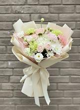 Букет цветов из:  Гвоздики, Розы, Лизиантусы и Хризантемы в Онохой