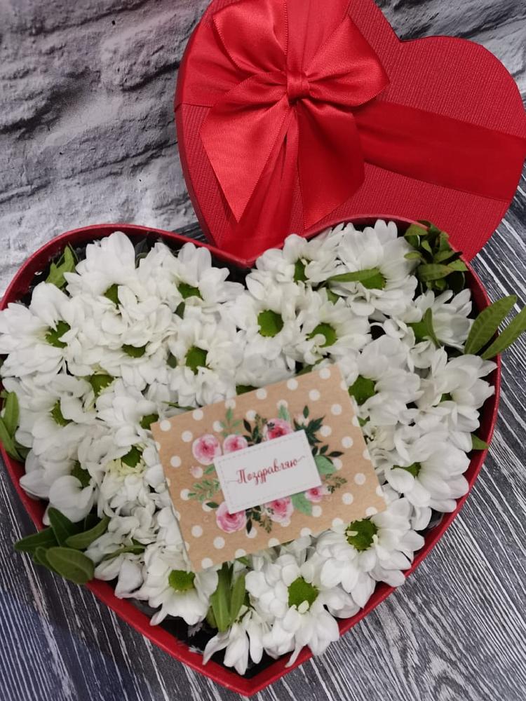 Цветочная композиция из Хризантемы в виде сердца в Онохой