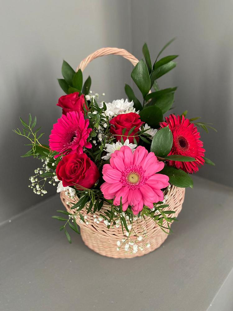 Цветочная композиция из Розы, Хризантемы и Герберы в корзине в Онохой