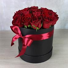 Цветочная композиция из Розы в шляпной коробке в Онохой