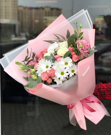Букет цветов из: Розы, Лизиантусы и Хризантемы в Онохой