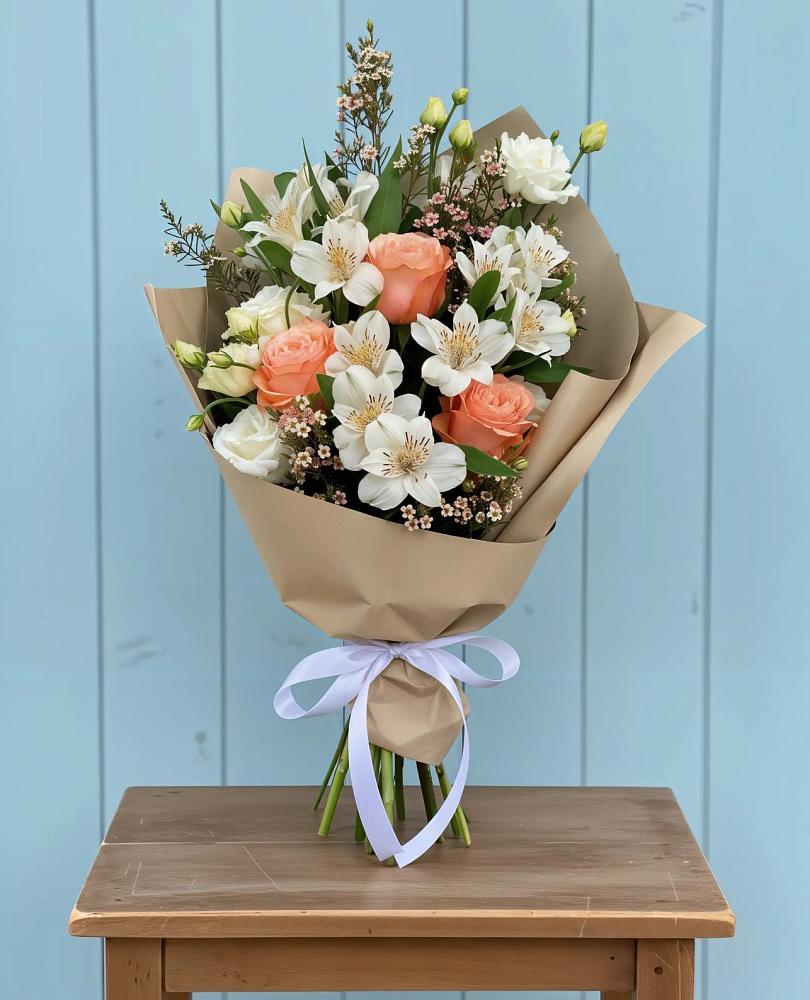 Букет цветов из: Альстромерии, Лизиантусы, Розы и Хризантемы в Онохой