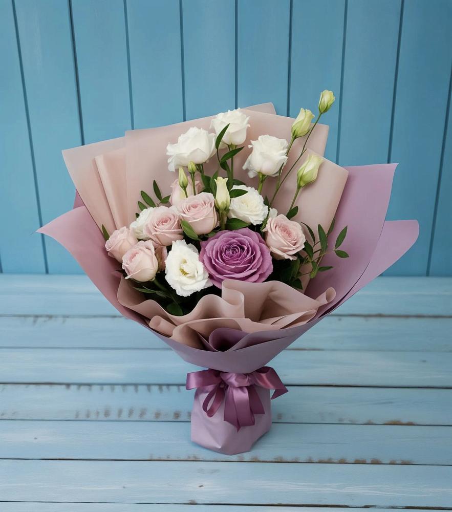 Букет цветов из: Розы и Лизиантусы в Онохой